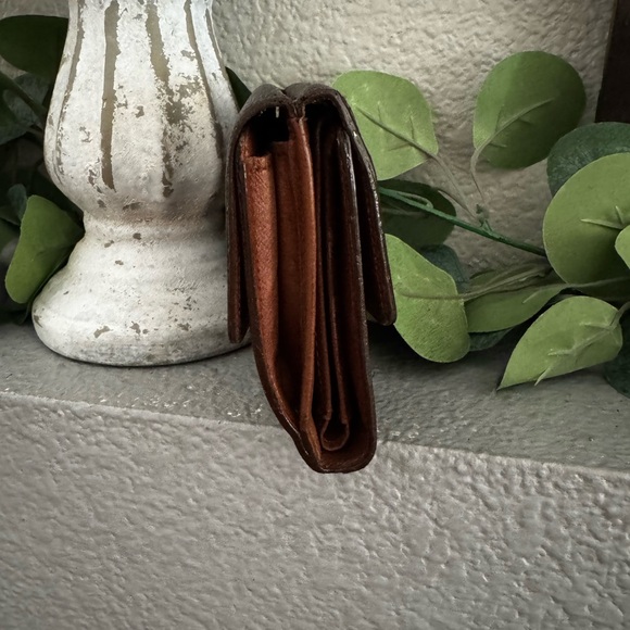 Louis Vuitton
Vintage 1996 Elise Wallet - Picture 5 of 15